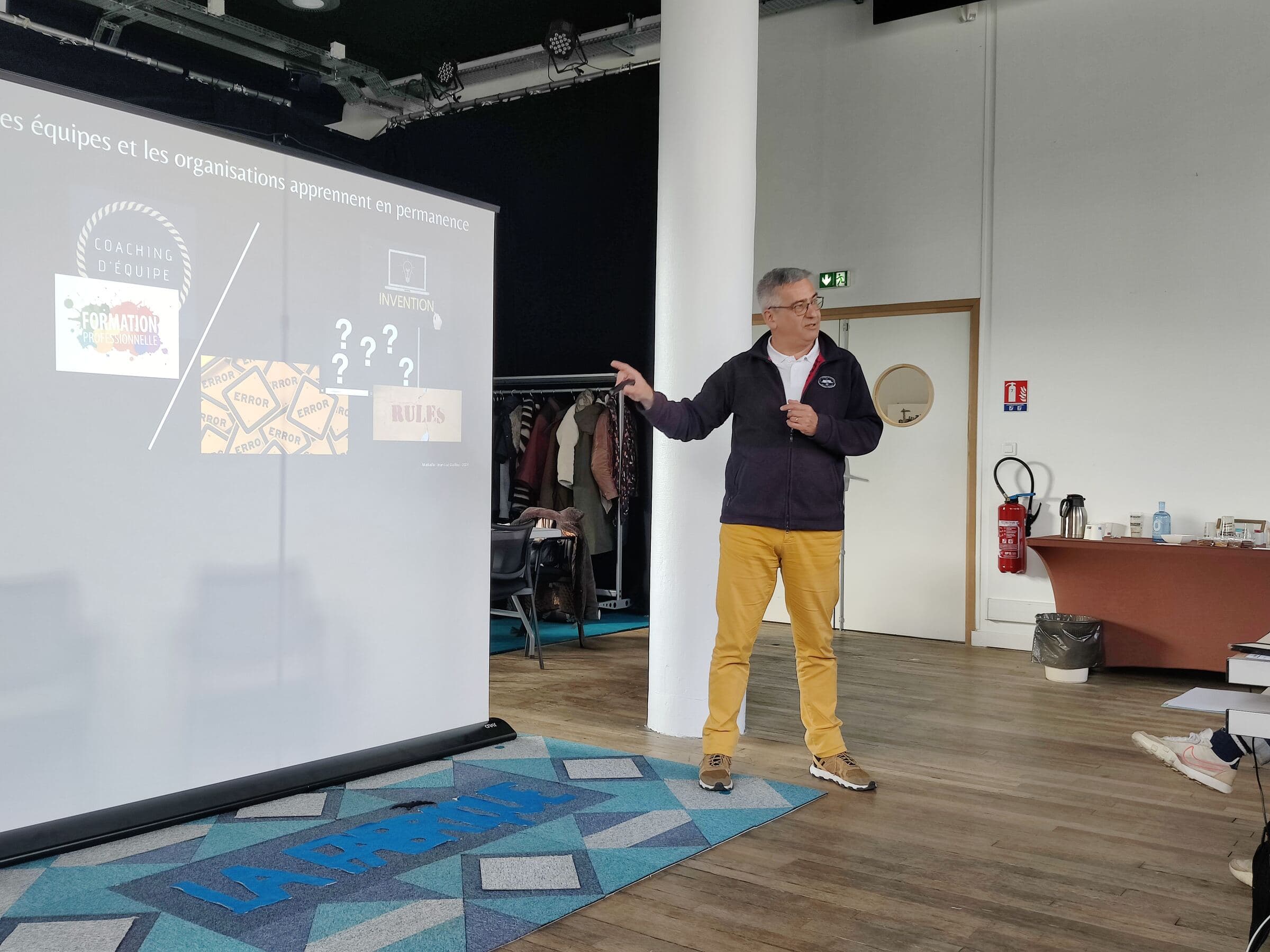 Jean-Luc Guillou anime une formation au leadership apprenant